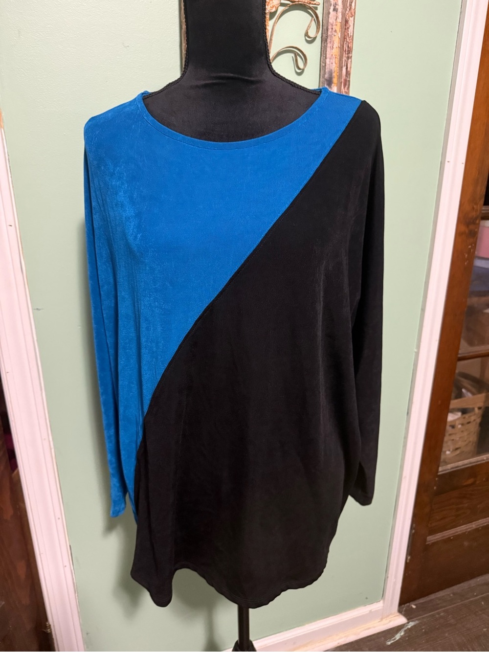 Chicos 3/4 sleeve Colorblock Blue and Black Top Sz 3 XL 16